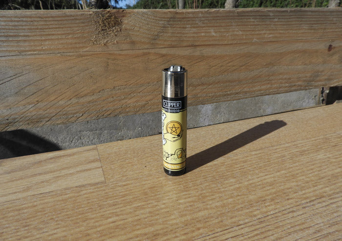 Frontal del Mechero Clipper Ace of Fortune Modelo 2/4