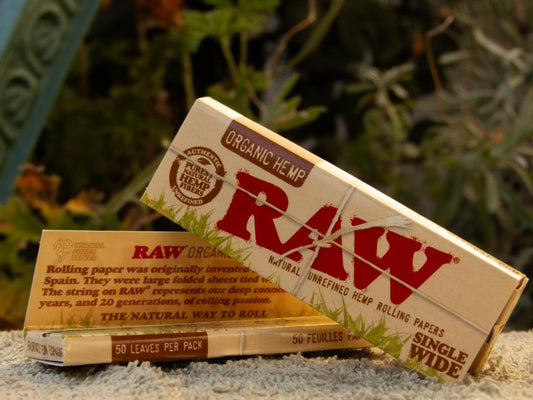 papel de liar organico small de la marca raw para tabaco